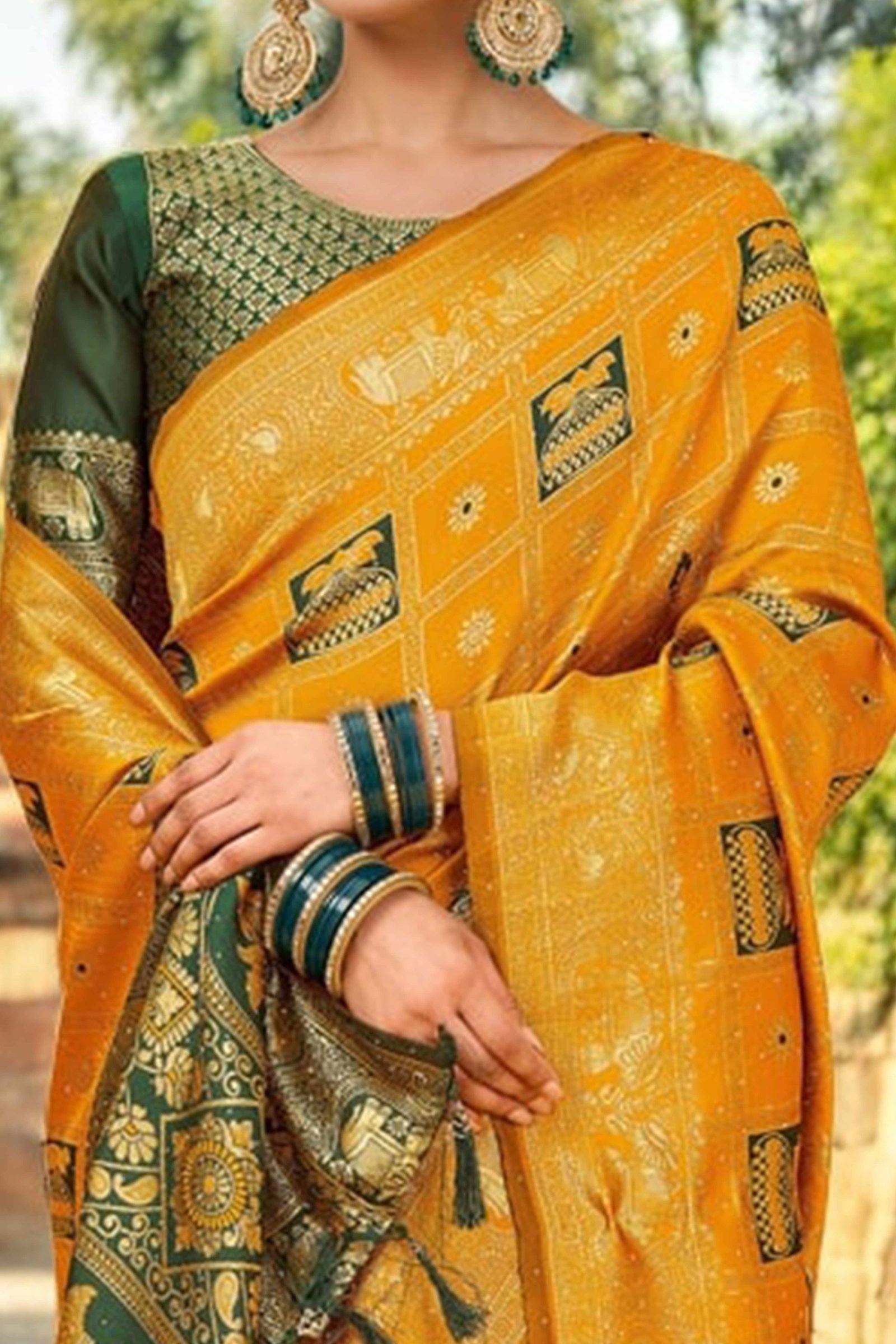 Orange Floral Weaving Paithani Saree In Soft Silk Accented With A Stylish Tassel Border Pallu - Image 2