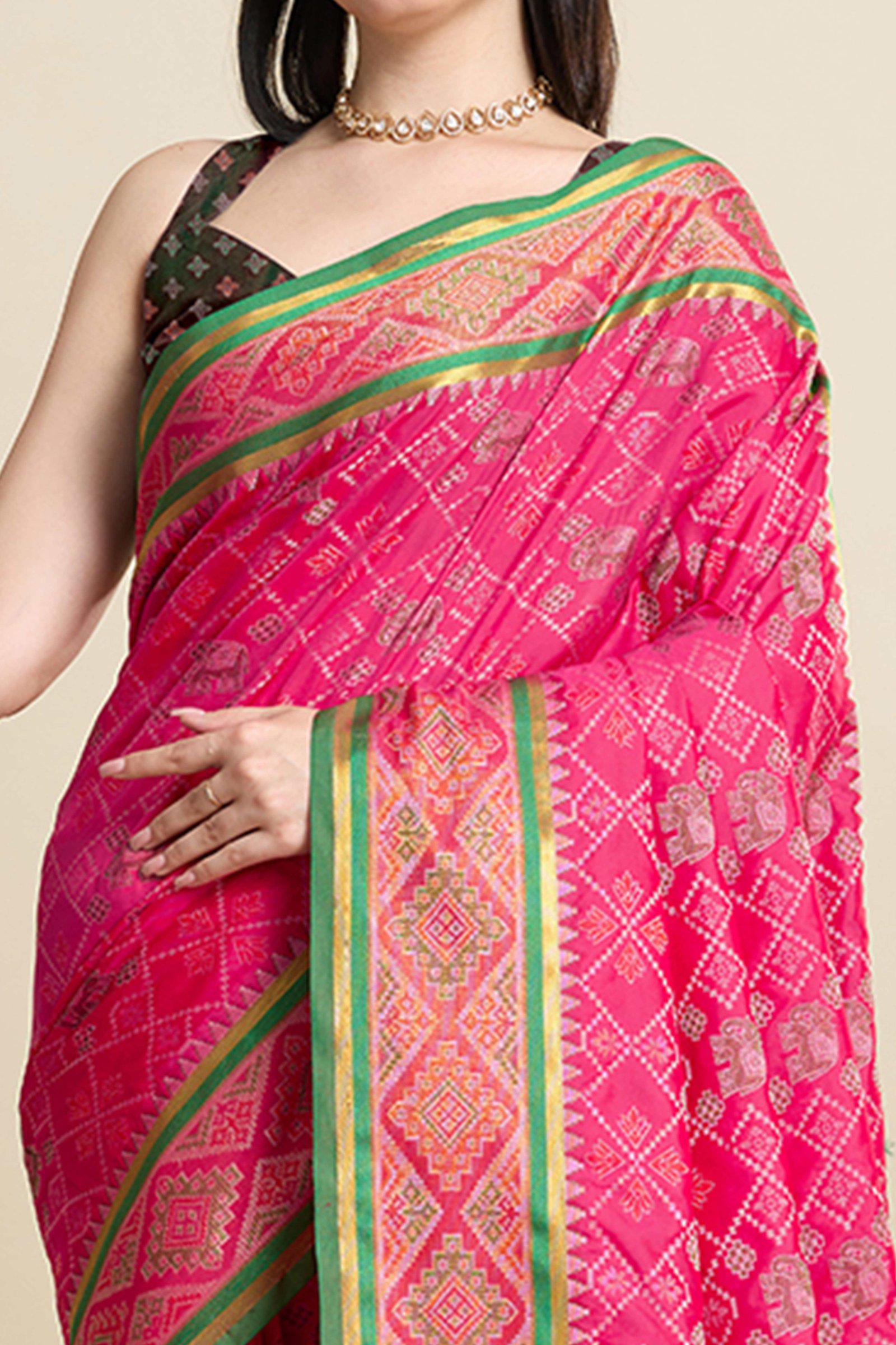 Pink Silk Blend Saree Featuring Patola Prints and a Detailed Weaving Border - Image 2