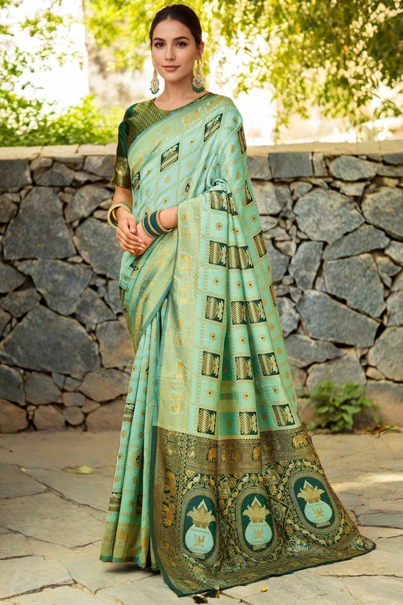 Light Green Floral Weaving Paithani Saree In Soft Silk Accented With A Stylish Tassel Border Pallu - Image 3