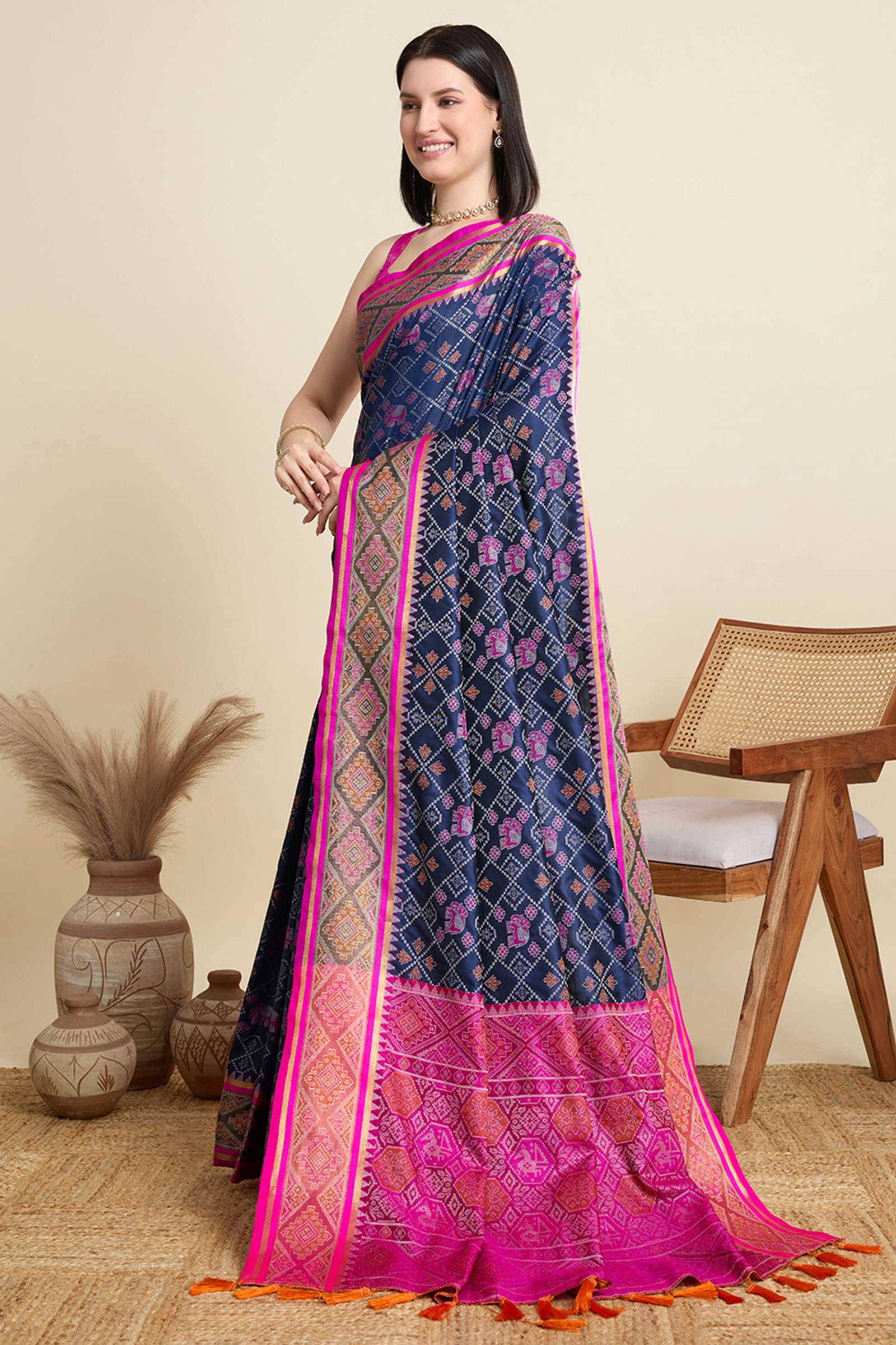 Royal Blue Silk Blend Saree Featuring Patola Prints and a Detailed Weaving Border - Image 3