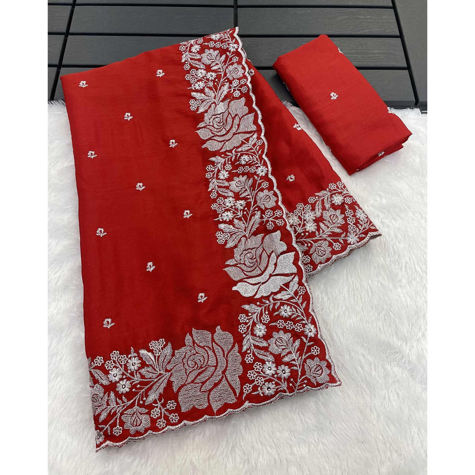 Elegant Red Chinon Chiffon Saree Embellished with Timeless Floral Zari Embroidery - Image 3