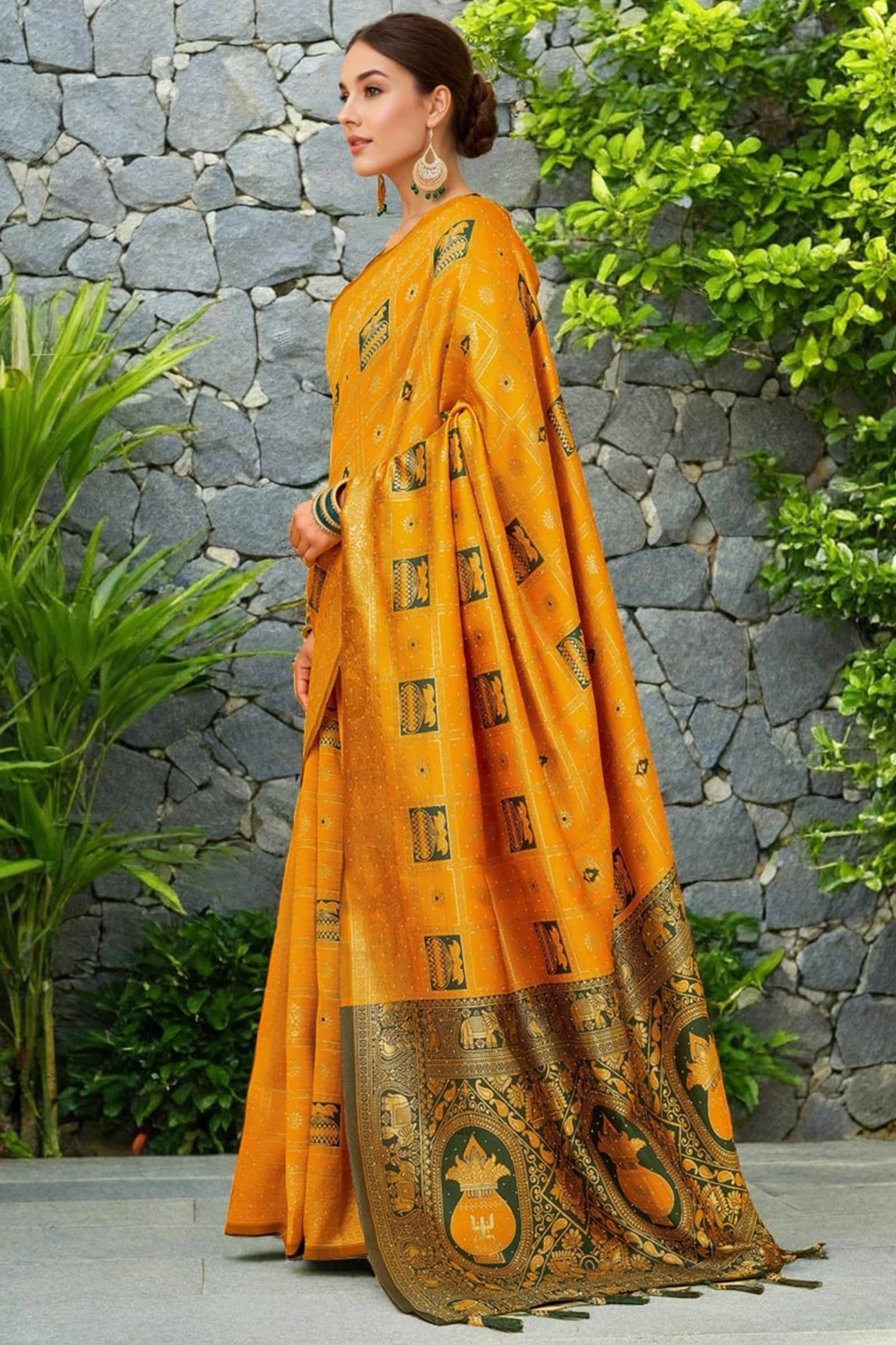 Orange Floral Weaving Paithani Saree In Soft Silk Accented With A Stylish Tassel Border Pallu - Image 4