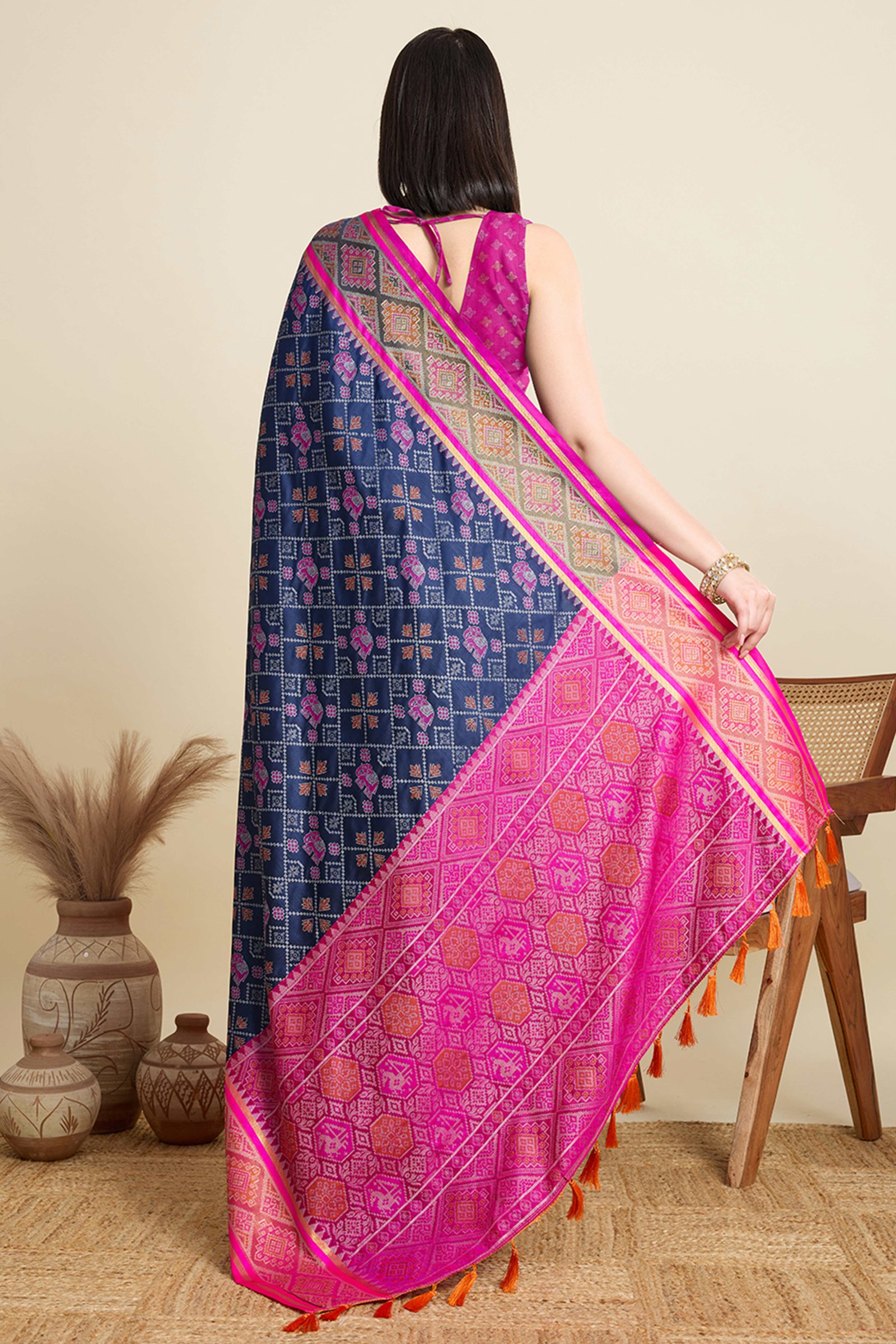 Royal Blue Silk Blend Saree Featuring Patola Prints and a Detailed Weaving Border - Image 4