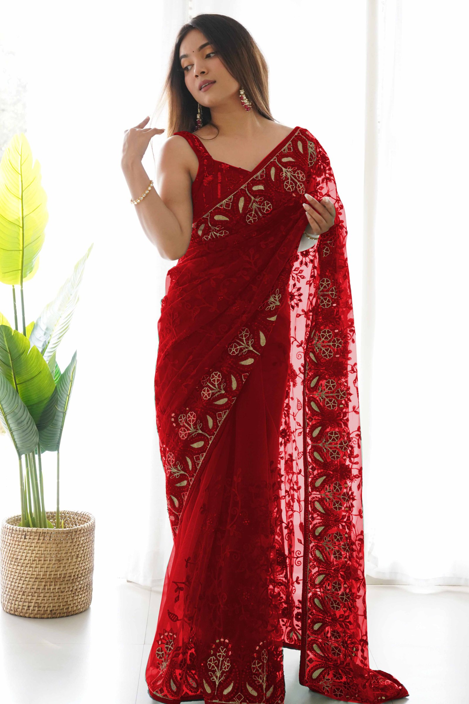 Maroon Net Saree With Floral Thread Embroidery Adorned In Stone & Mirror Accents - Image 4