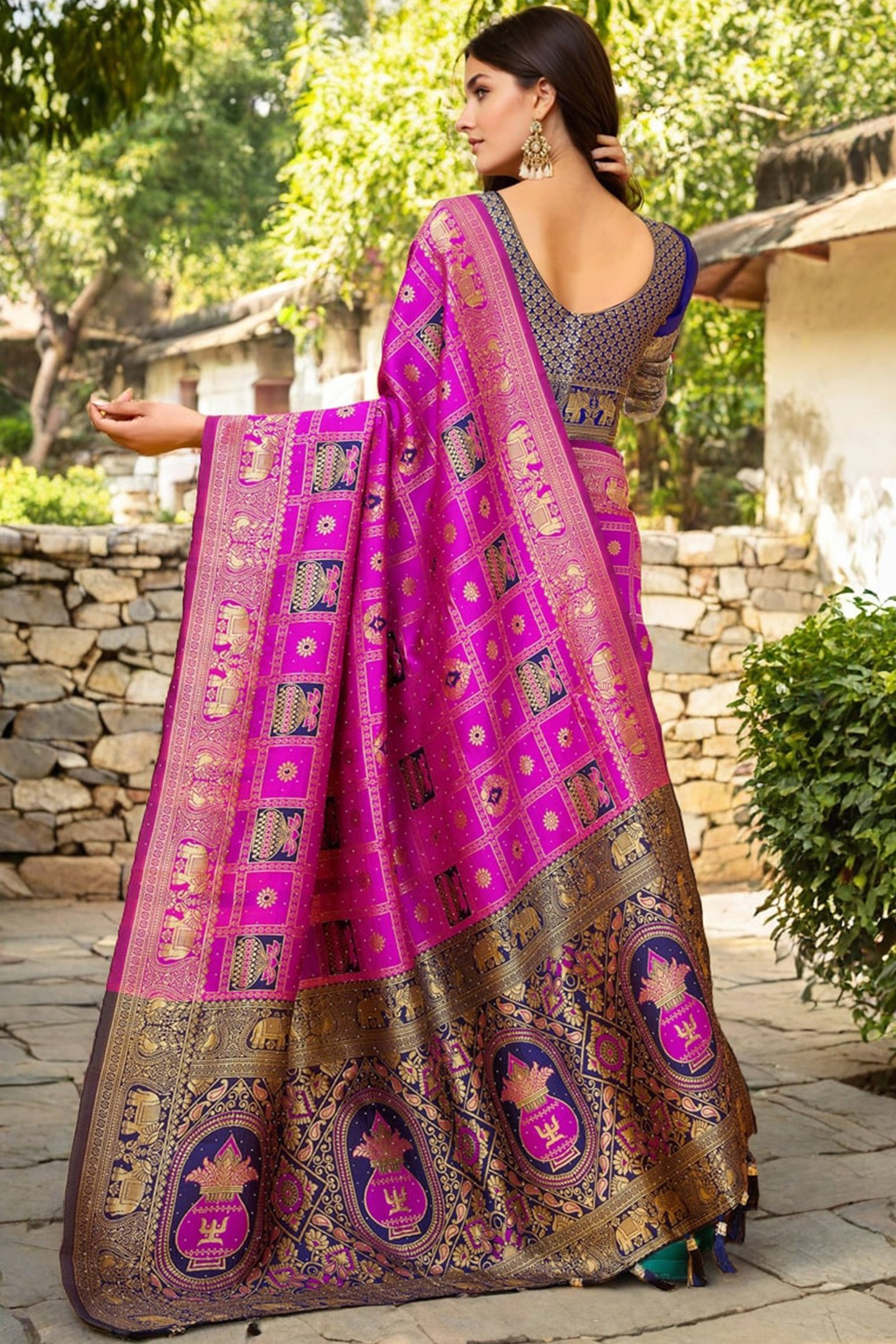 Pink Floral Weaving Paithani Saree In Soft Silk Accented With A Stylish Tassel Border Pallu - Image 5