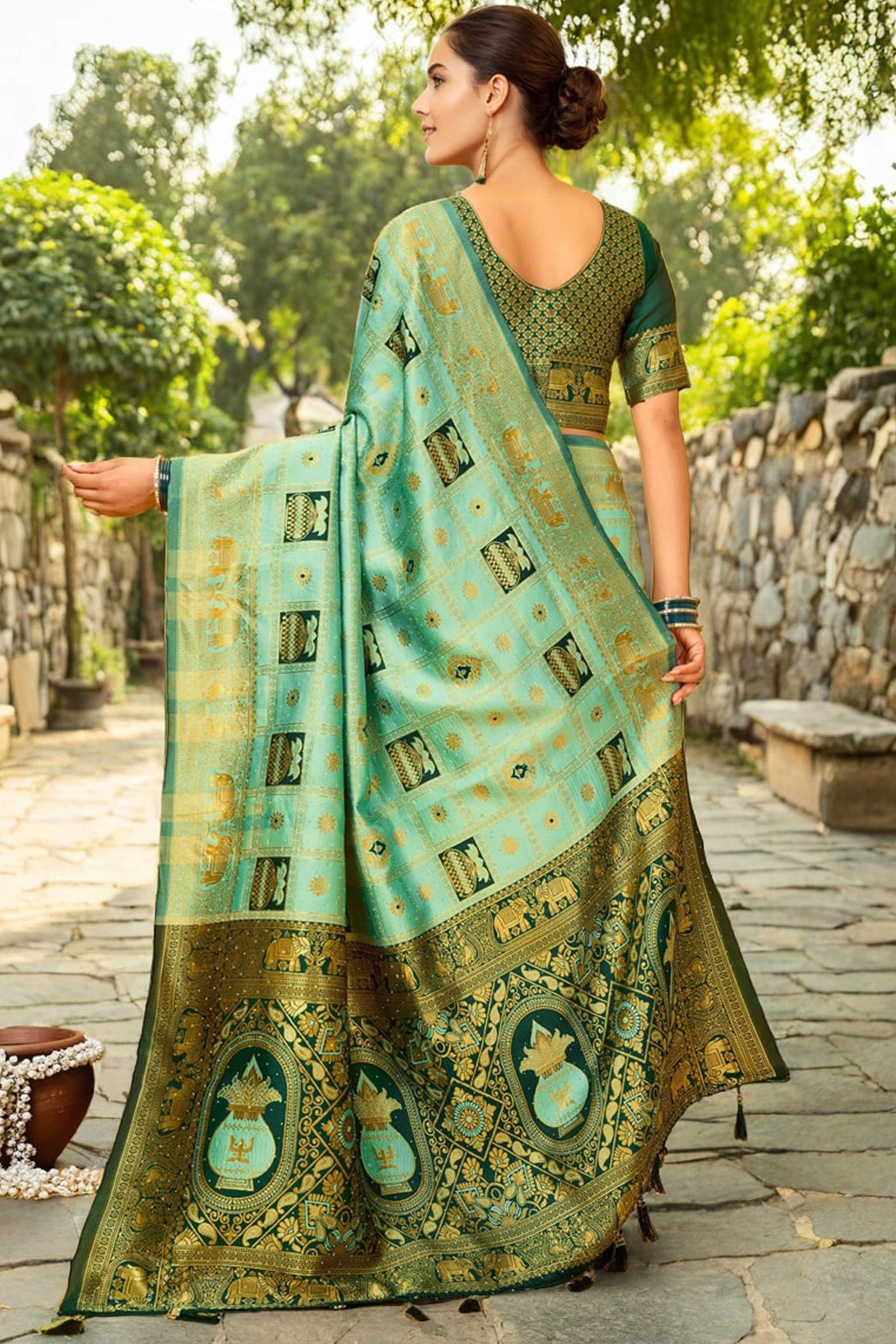 Light Green Floral Weaving Paithani Saree In Soft Silk Accented With A Stylish Tassel Border Pallu - Image 5