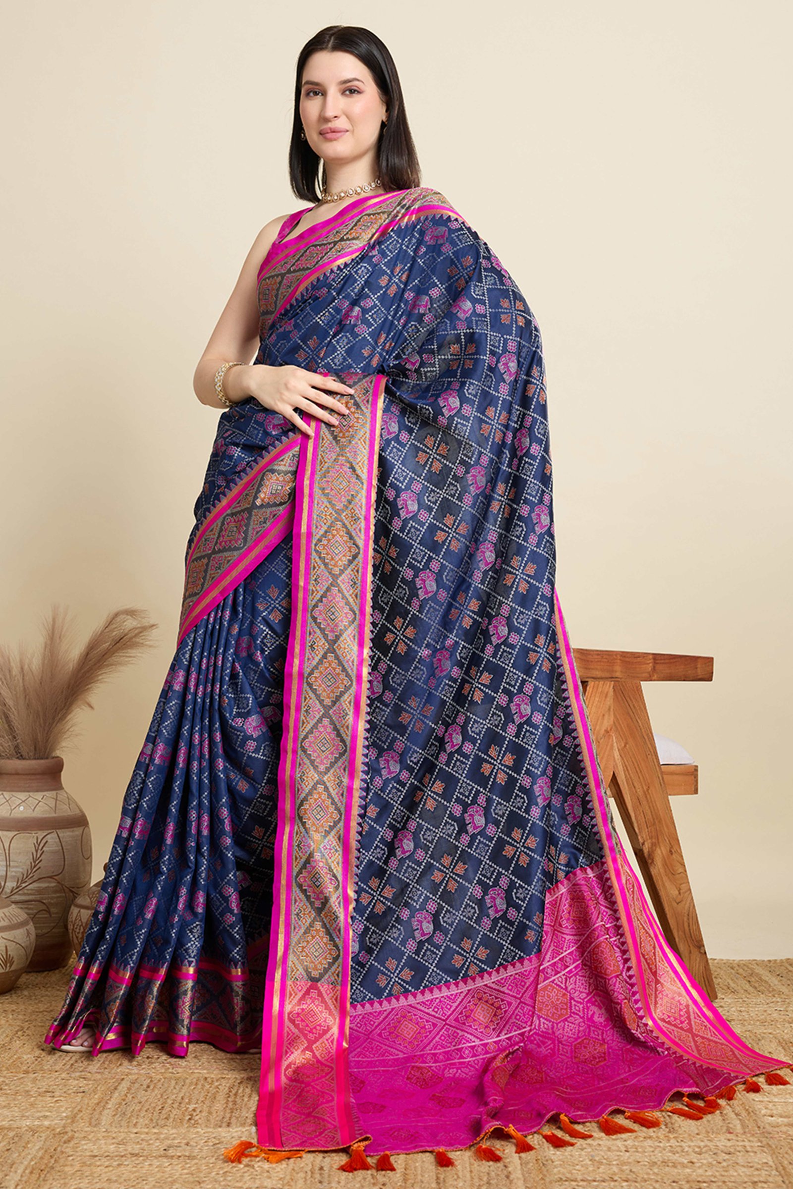 Royal Blue Silk Blend Saree Featuring Patola Prints and a Detailed Weaving Border - Image 5