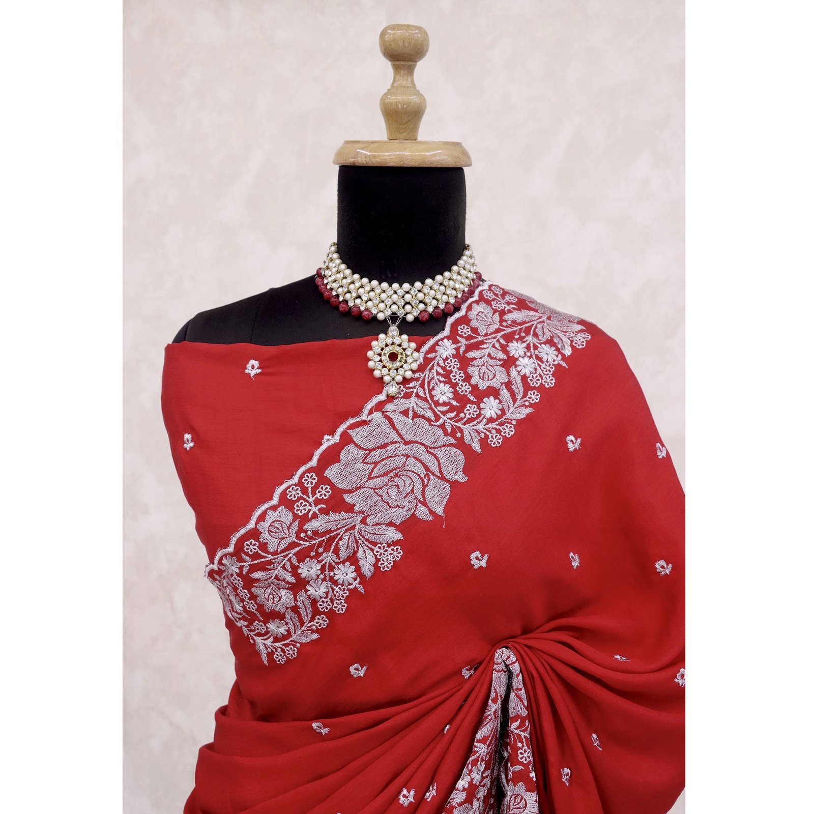 Elegant Red Chinon Chiffon Saree Embellished with Timeless Floral Zari Embroidery - Image 8