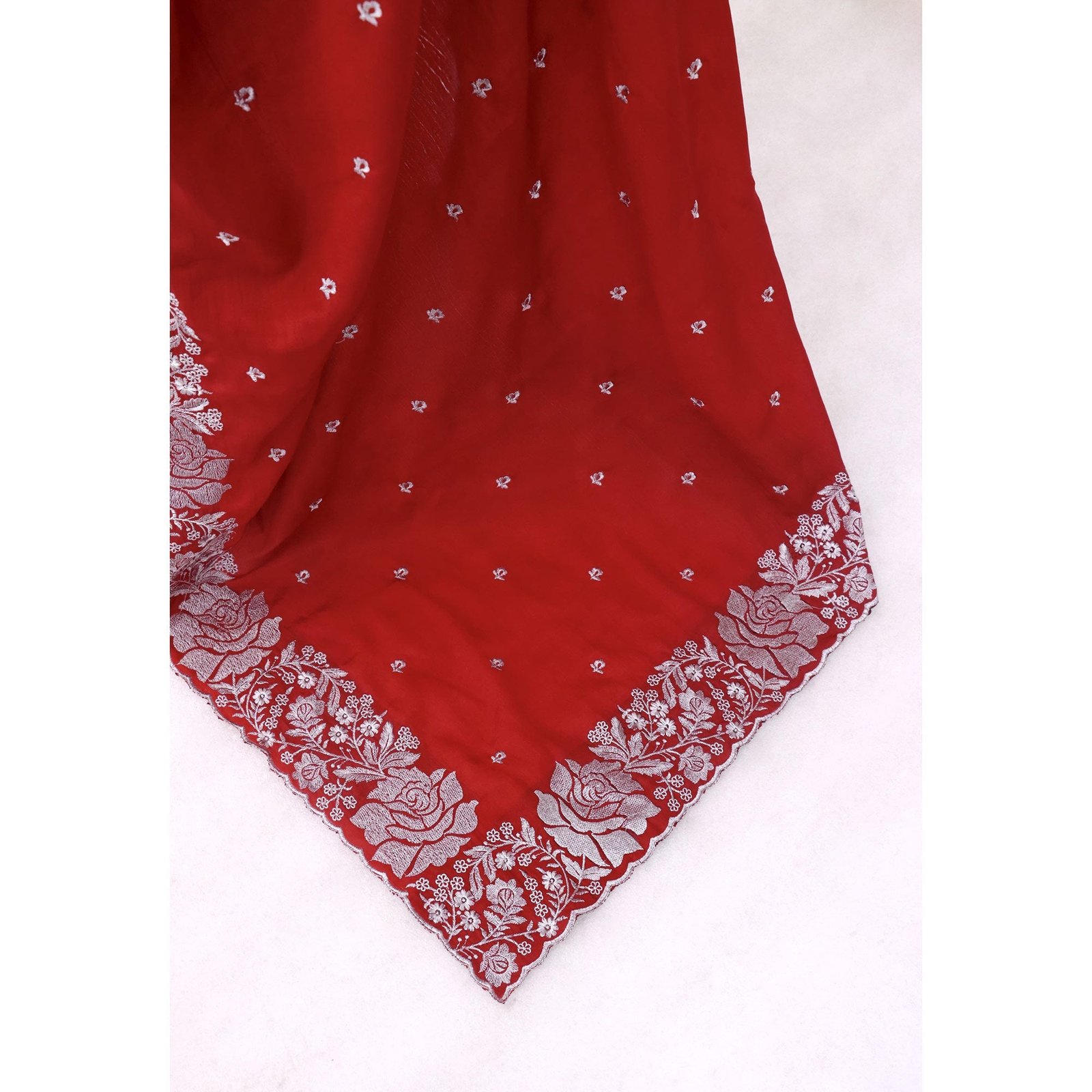 Elegant Red Chinon Chiffon Saree Embellished with Timeless Floral Zari Embroidery - Image 9