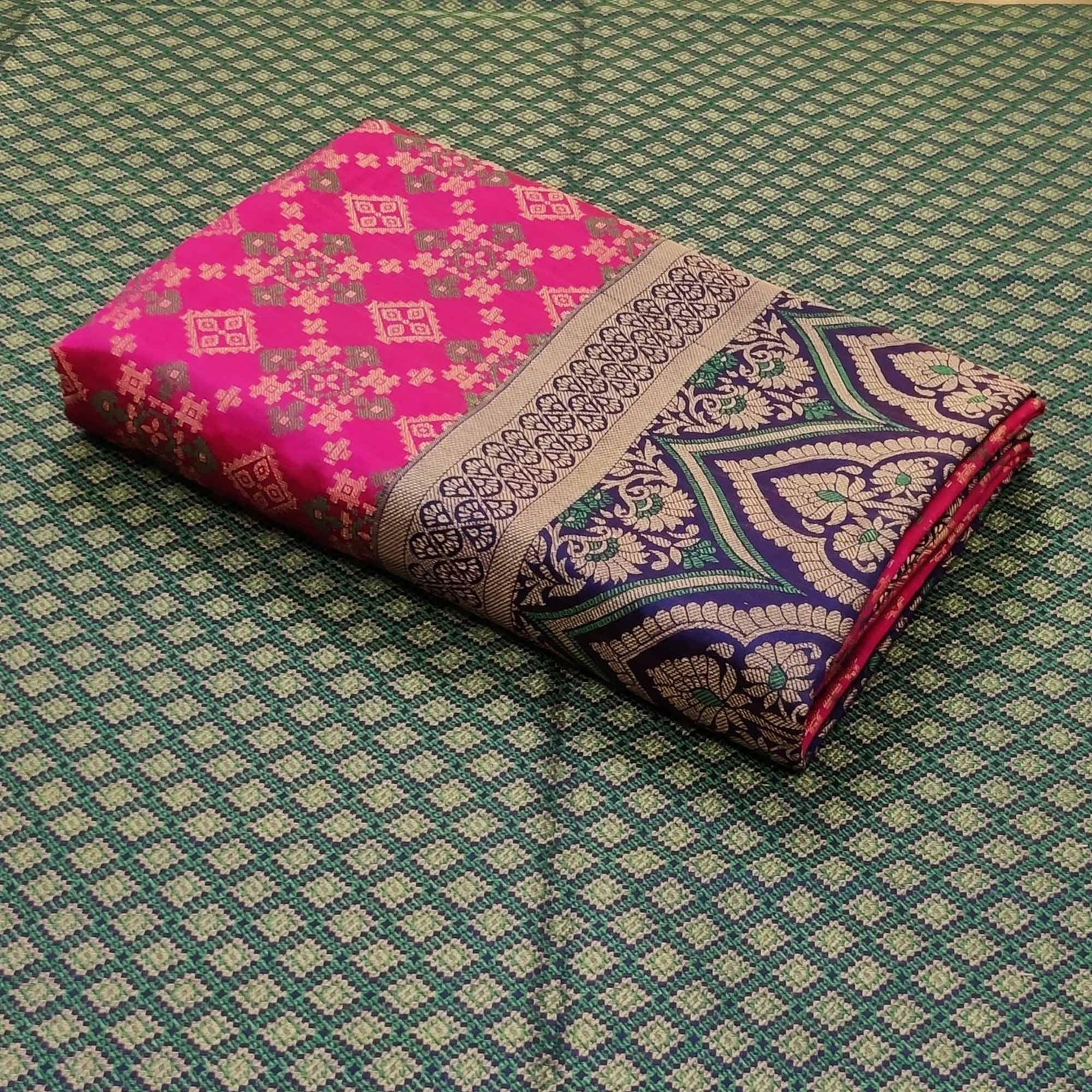 Dark Pink Festive Wear Woven Patola Silk Saree - Image 3